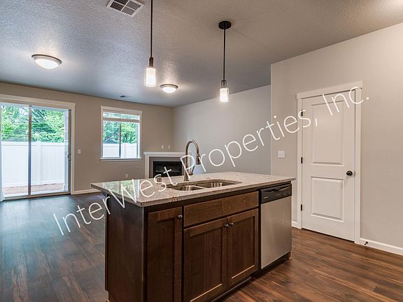 5th image of 10326 NE 61st Cir