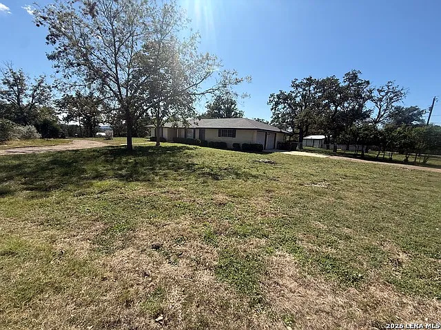 815 Bandera Blvd