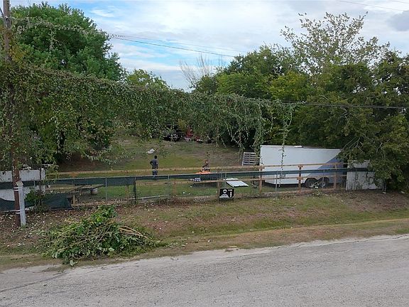 5th image of 303 Sachnik Dr