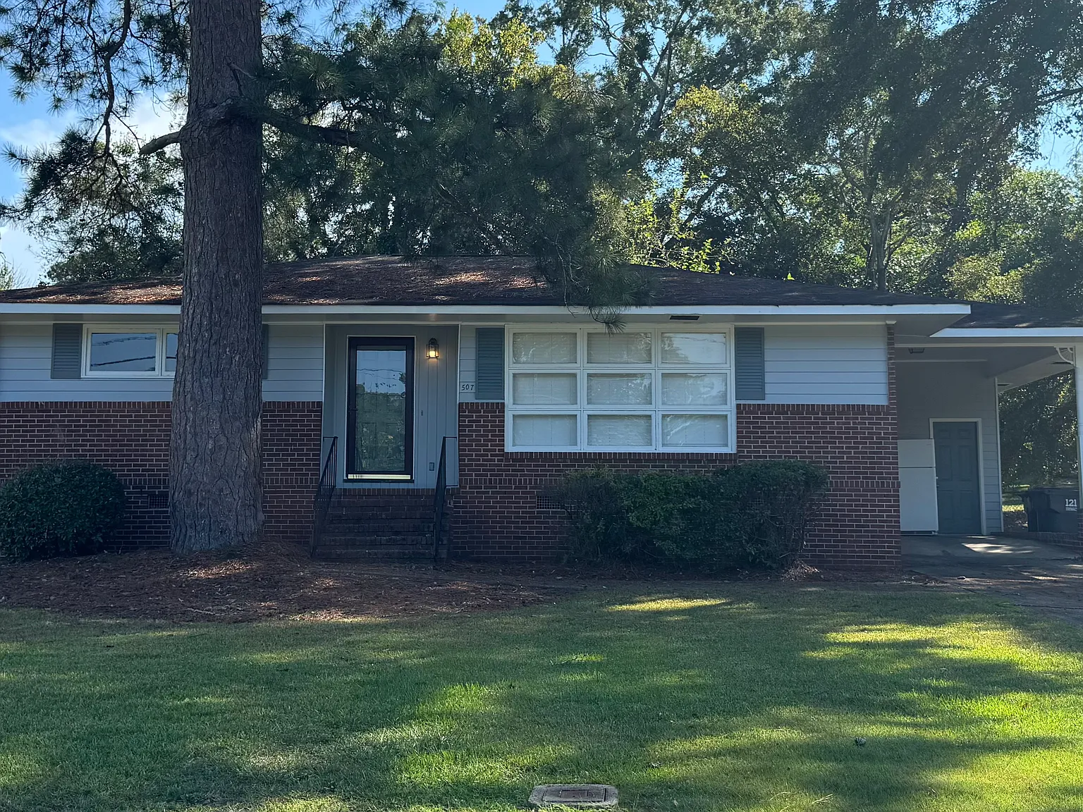 3 bed, 969 sqft, $1,300 — Photo 1