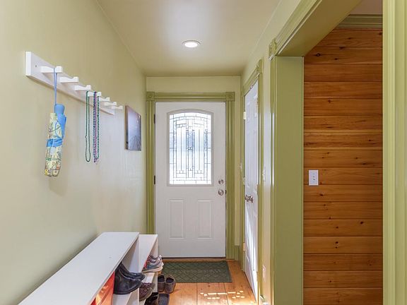 back hallway/mudroom