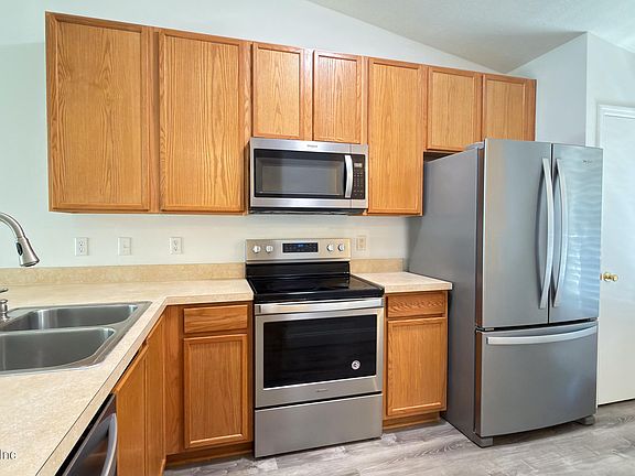 2nd image of 618 BRIAR WAY Lane