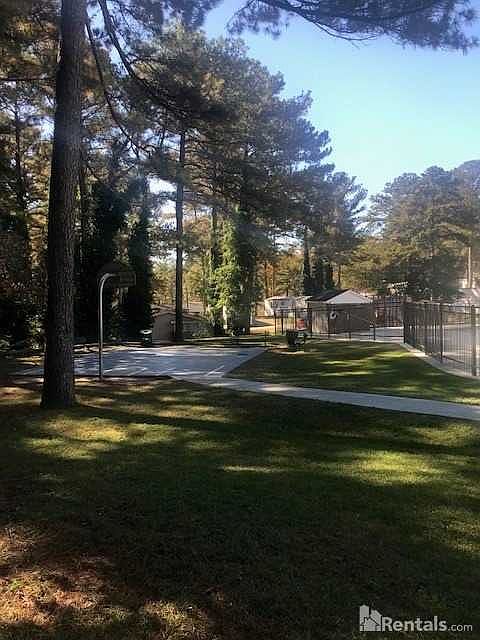 2nd image of 707 Valley View Dr
