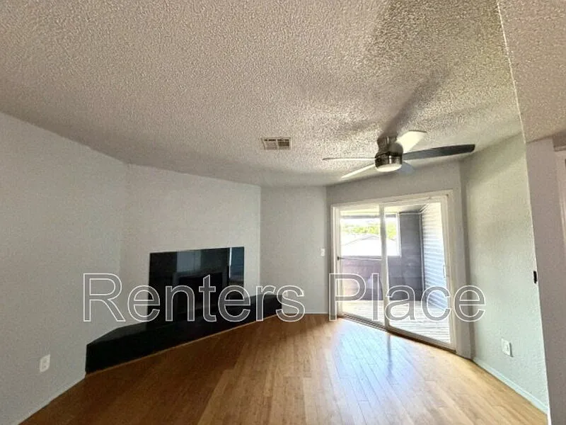 1 bed, 1.0 bath, $900 — Photo 2