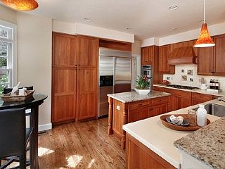 3rd image of 3953 Laguna Ave