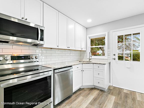 3rd image of 583A Lake Point Dr #1001