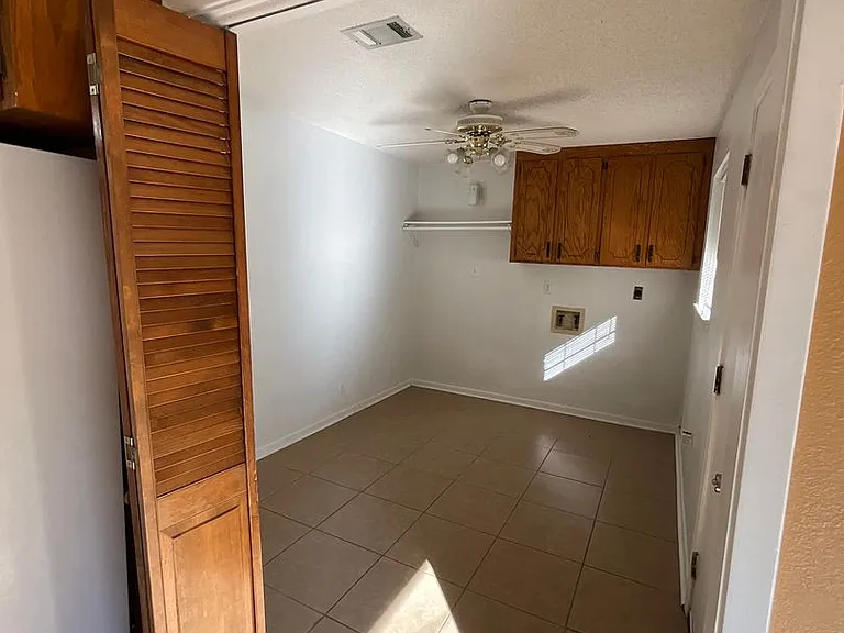 213 Old Oak Ln — Photo 12