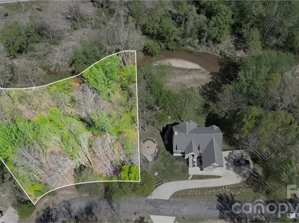 34 W Rambling Creek Dr, Tryon, NC 28782