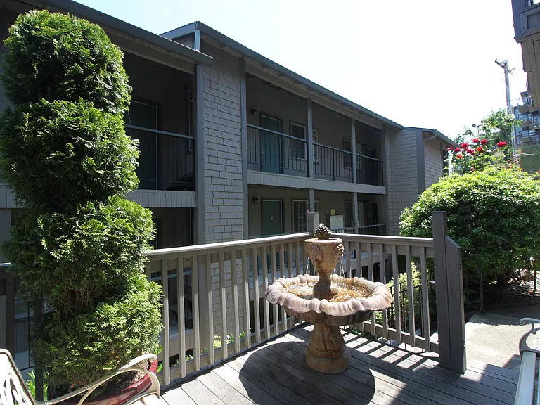 Nob Hill Apartments — Photo 20