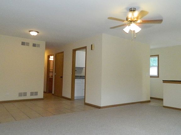 4th image of 1504 Round Lake Dr