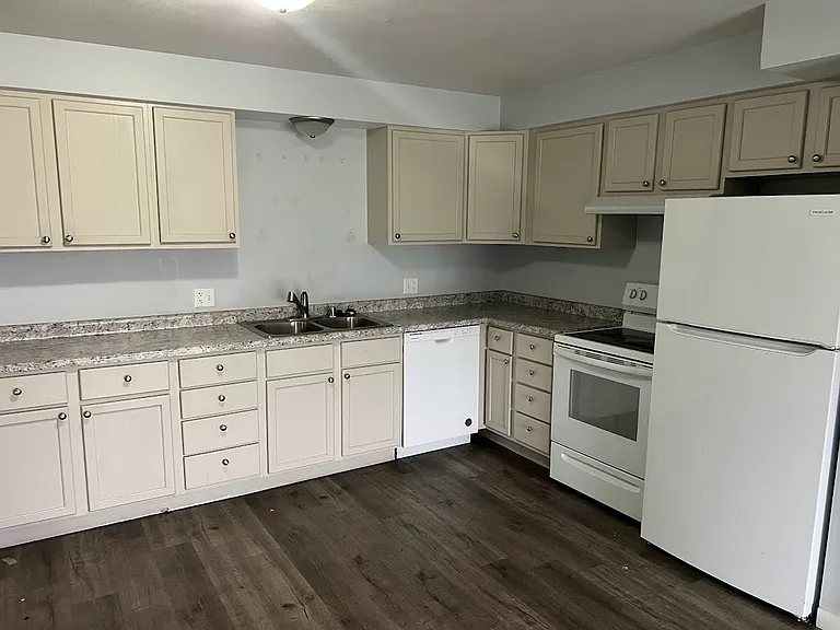 508-512 516 Deforest St — Photo 11