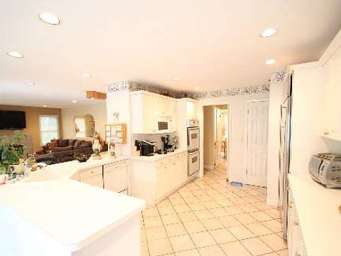3rd image of 8 Sherwood Cres