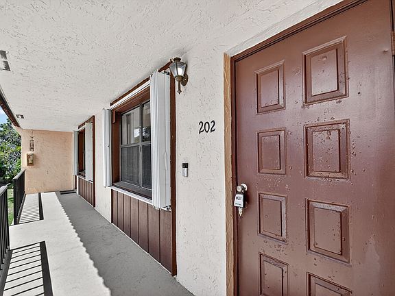 2nd image of 5985 Forest Hill Blvd