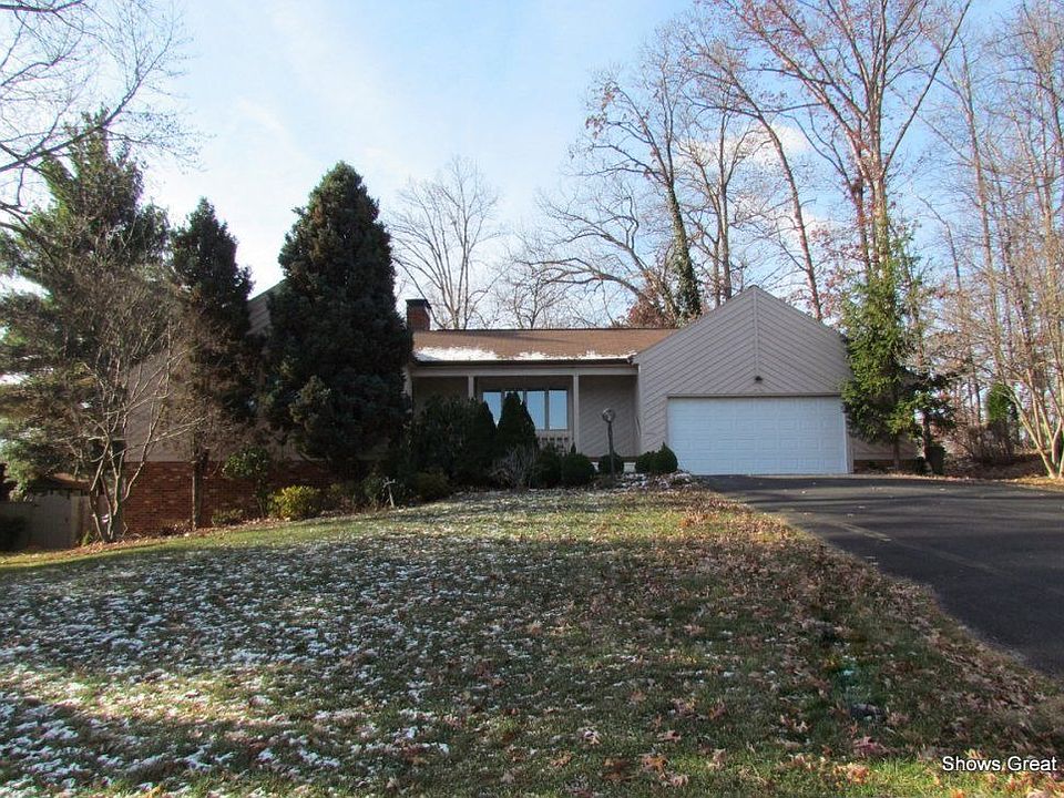 For Sale: 104 MacGregor DR, Blue Ridge, Virginia 24064