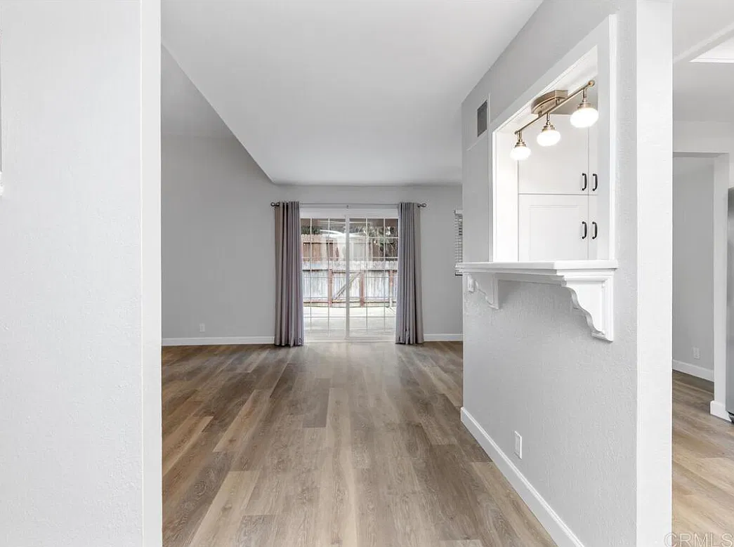 3 bed, 2.5 bath, 1474 sqft, $3,850 — Photo 4