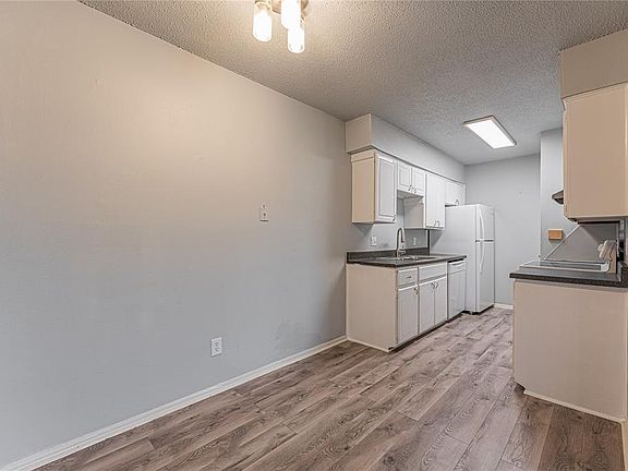 3rd image of 401 12th Ave #285
