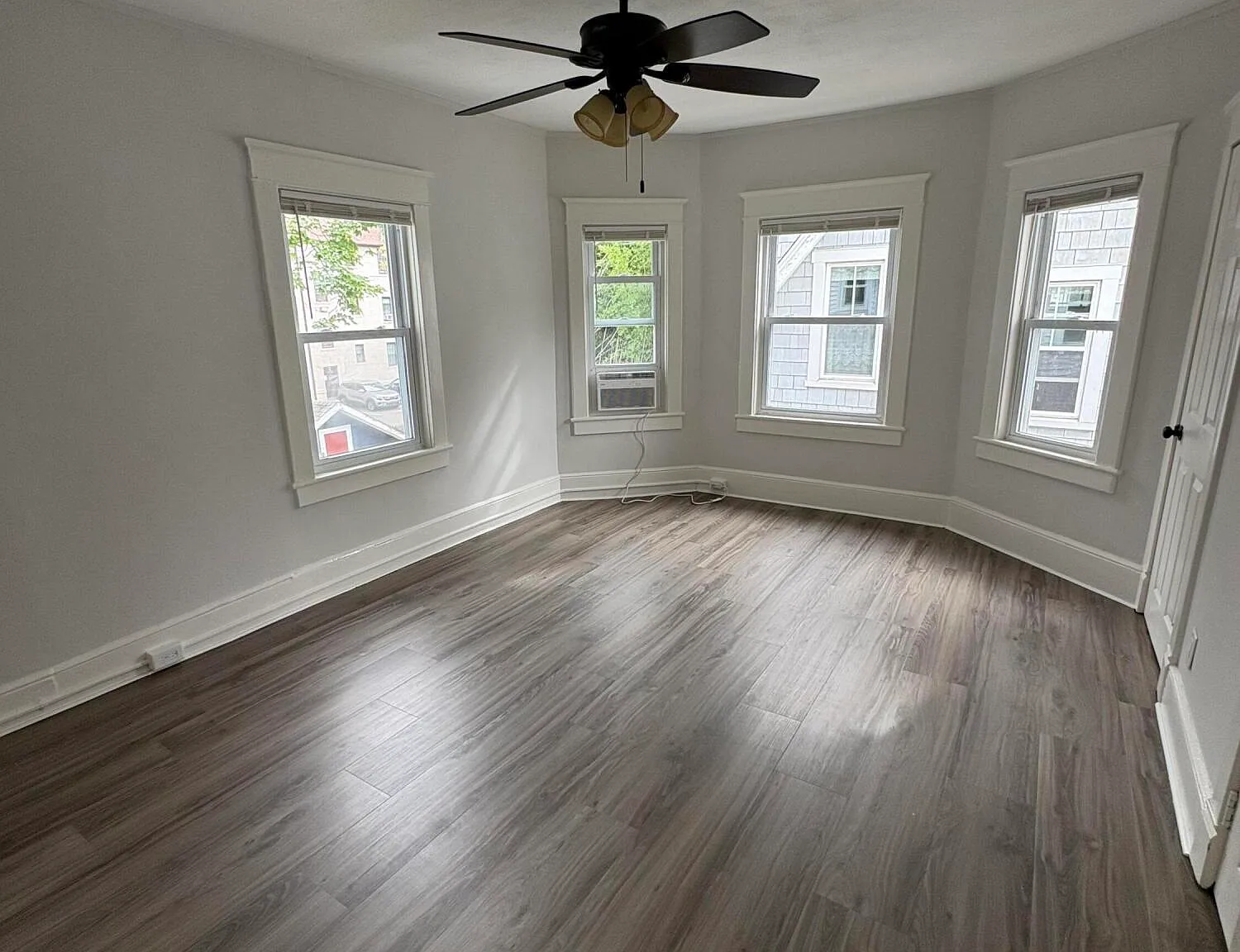 3 bed, 1.5 bath, 2141 sqft, $3,650 — Photo 4