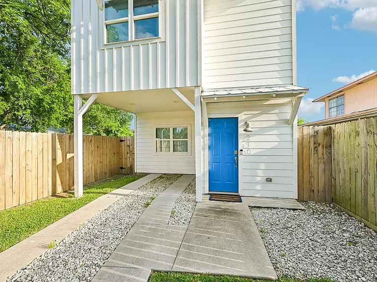 210 Garrotsville St — Photo 11