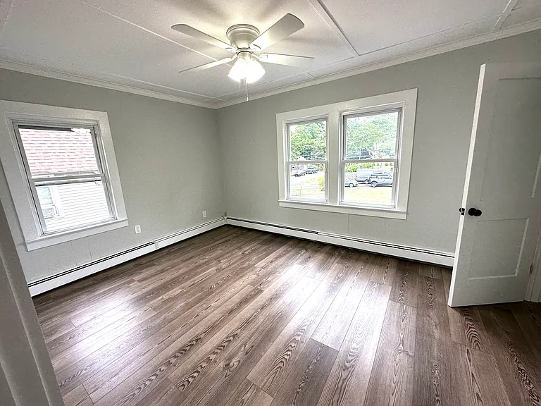 Maple Ave — Photo 8