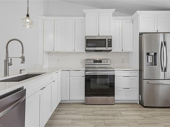 4th image of 9295 Lake Park DR #201
