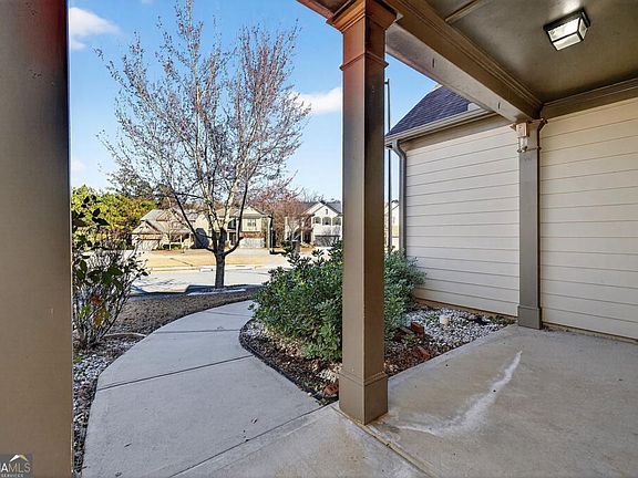 4th image of 2430 Fair Oaks Way