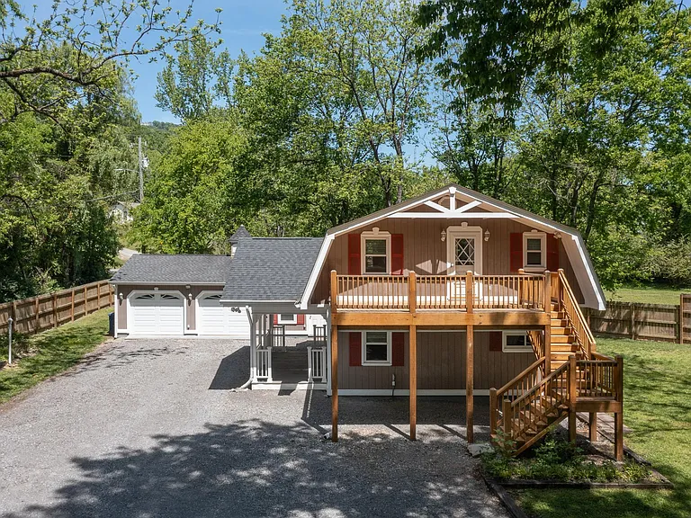 1106 Ogrady Dr — Photo 2