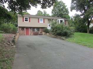 28 Spring Rock Rd, New Windsor, NY 12553
