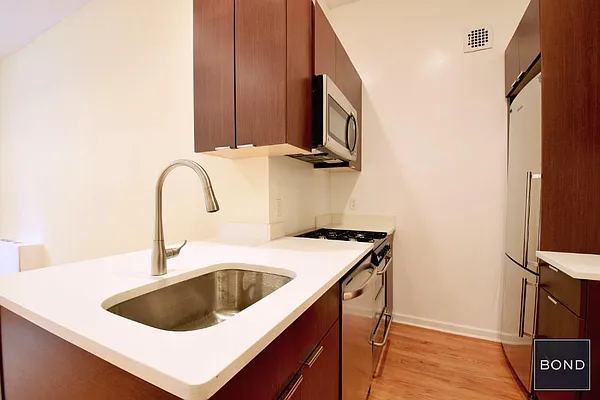 Rented by Bond New York | media 35