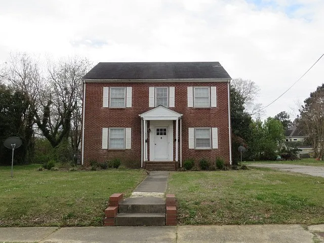 228 Windsor St — Photo 1