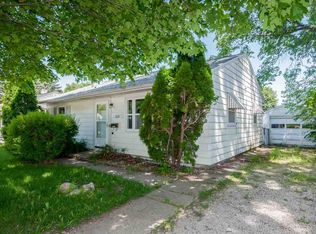 2212 8th Ave SW, Cedar Rapids, IA 52404