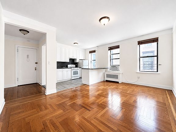 3rd image of 105 Pinehurst Ave APT 63