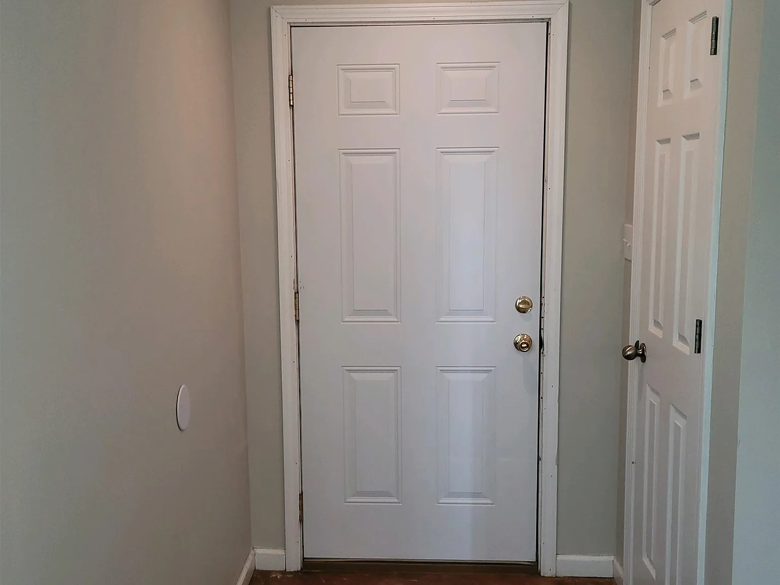 3 bed, 2.0 bath, 1126 sqft, $1,300 — Photo 2
