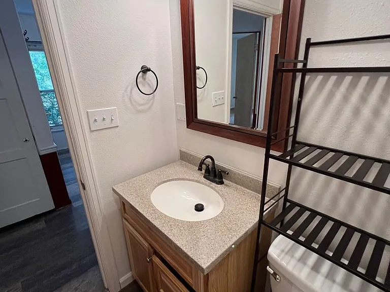 1016 E Roosevelt Ave — Photo 24
