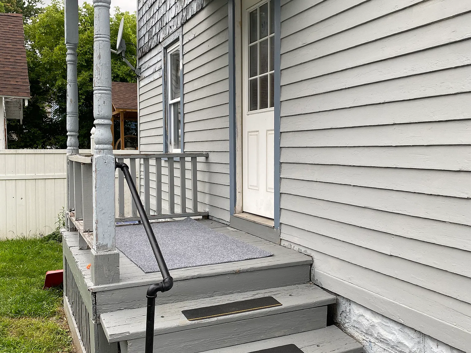Hawthorne Ave, Utica — Photo 2