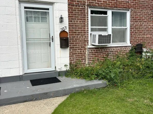 253 Court D Court #253, Bridgeport, CT 06610