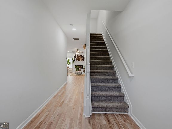 2nd image of 2871 Ridgeview Dr SW