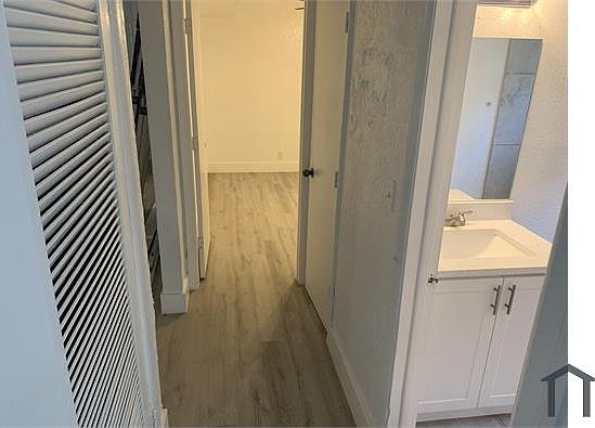 4th image of 616 SW 16th Ave #2