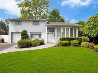 26 Coronet Ln, Plainview, NY 11803