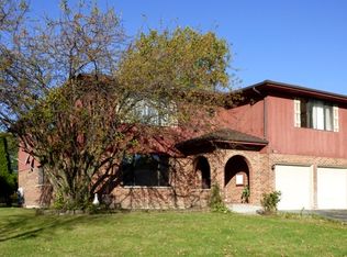 120 Morningside Dr, Roselle, IL 60172