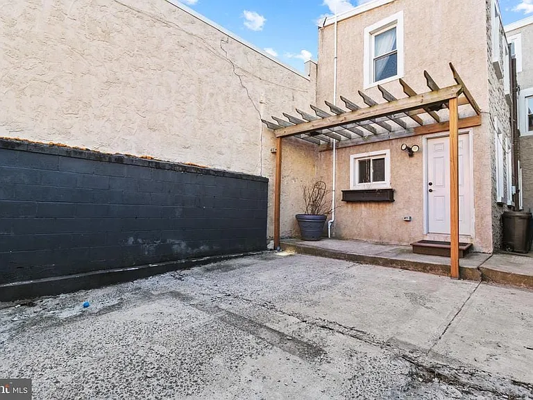 2443 E Cumberland St — Photo 18