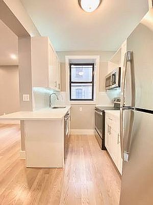 4th image of 83 Woodruff Ave #2