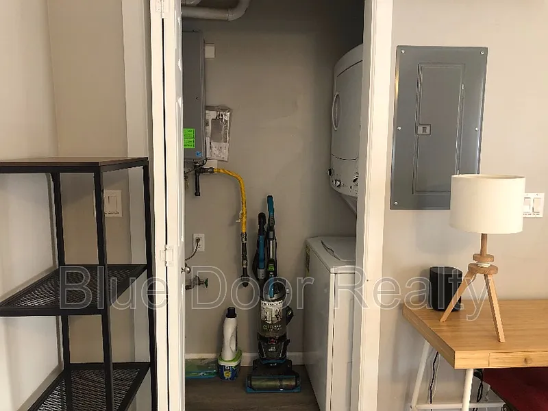 1 bed, 1.0 bath, 600 sqft, $1,050 — Photo 3