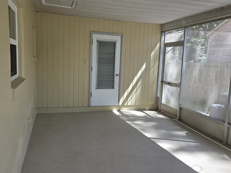 2711 SE 7th Ave — Photo 9