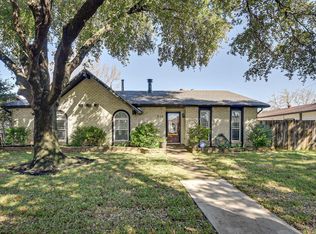 834 Oakland St, Grand Prairie, TX 75052