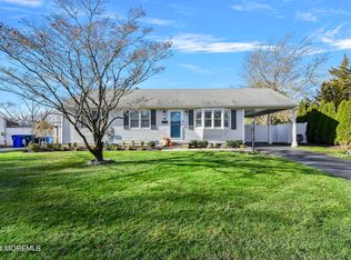 216 Wedgewood Dr, Toms River, NJ 08753