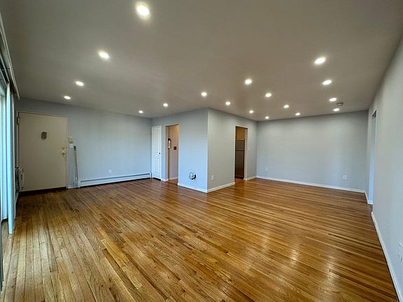 3rd image of 296 Hoover Ave APT 20