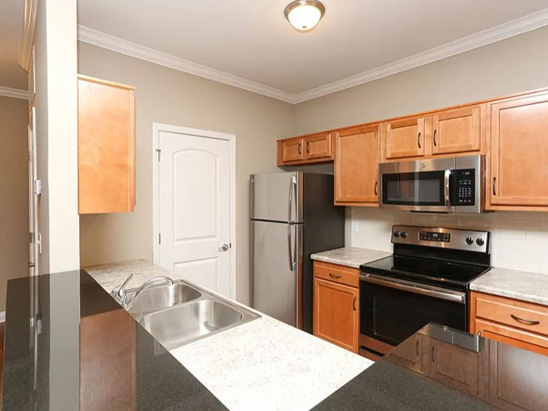 Glenmary Pointe Apartments — Photo 7