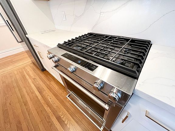 4th image of 710 Clayton St APT 2