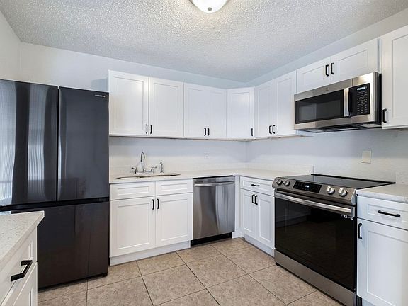 2nd image of 500 Banyon Tree Cir APT 104