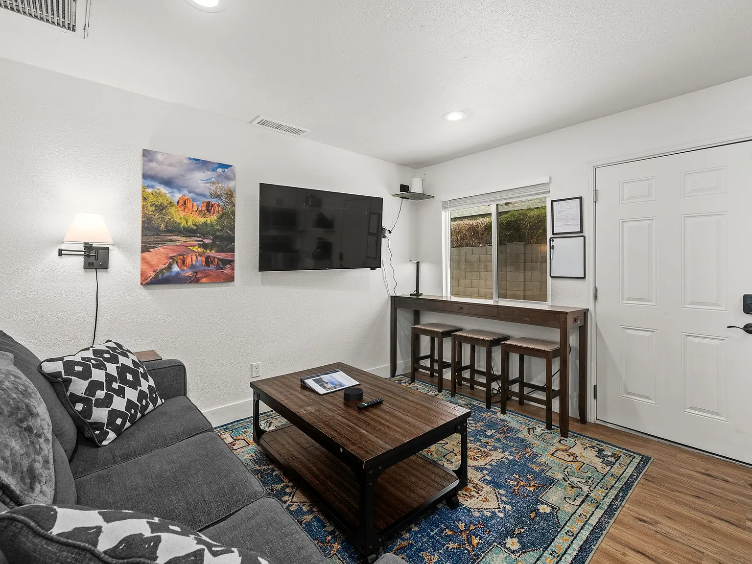 Furnished 1BR | In-Unit Laundry |All Utils Incl | DT PHX | Ideal for Travel Nurses & Relocators - #2 — Photo 4